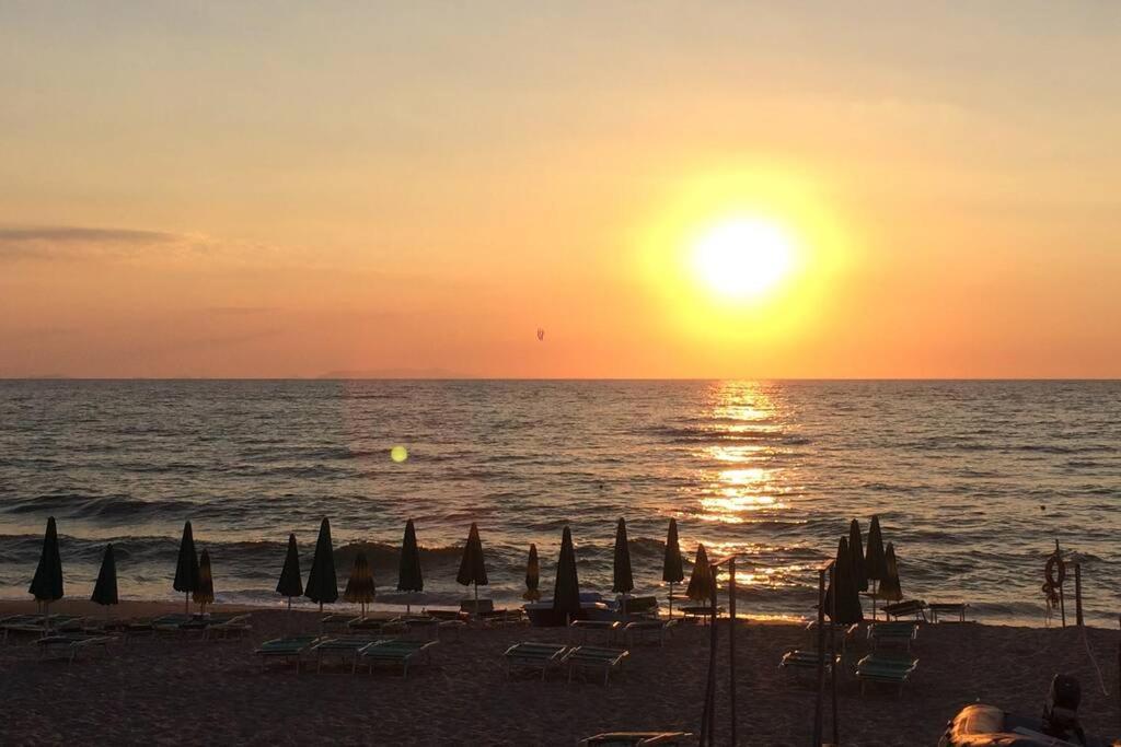 Vedere Vale Piu Di Mille Parole Badesi Exterior foto