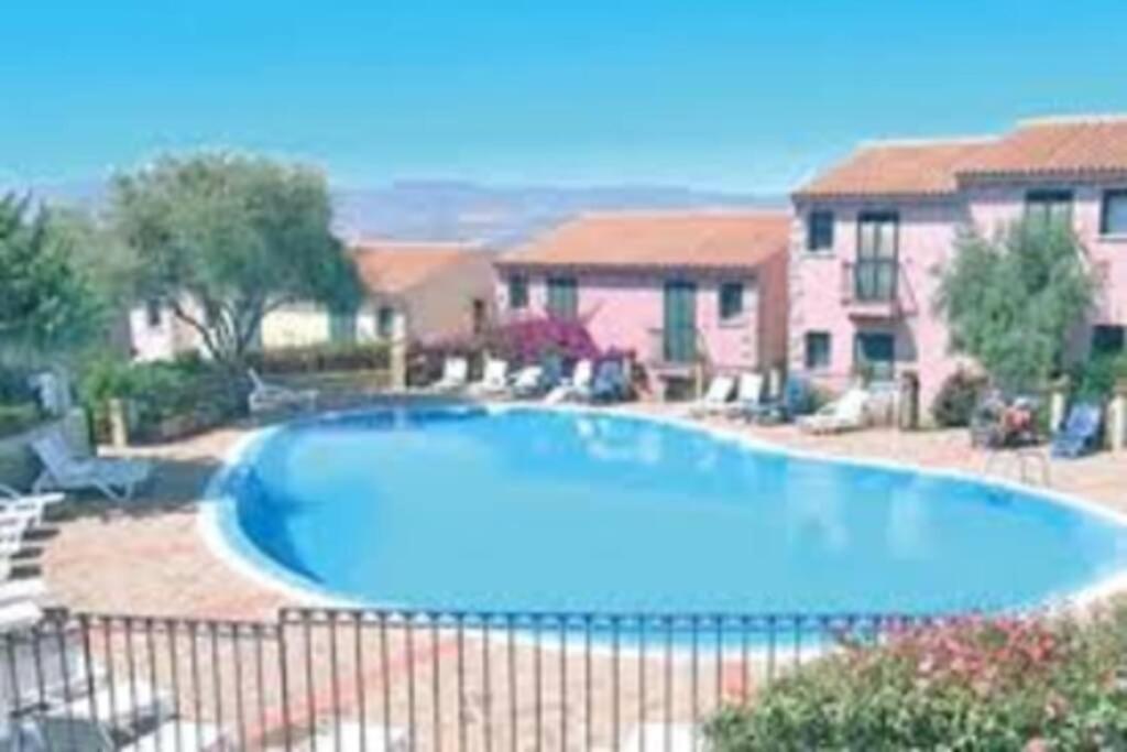 Vedere Vale Piu Di Mille Parole Badesi Exterior foto