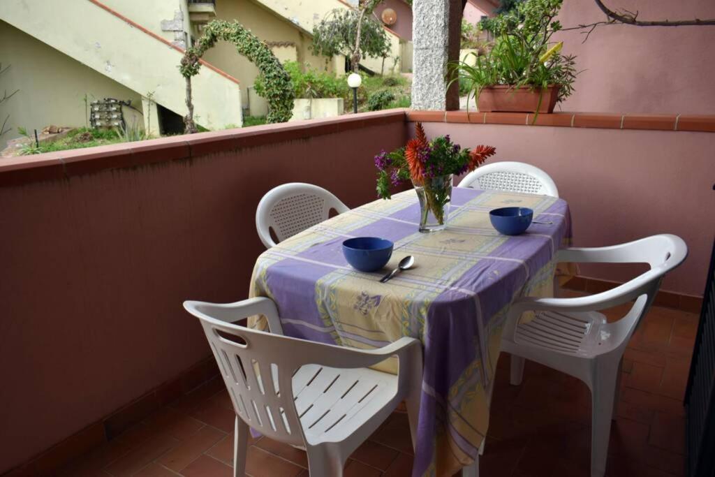 Vedere Vale Piu Di Mille Parole Badesi Exterior foto